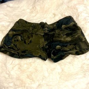 Camo Short-Shorts
